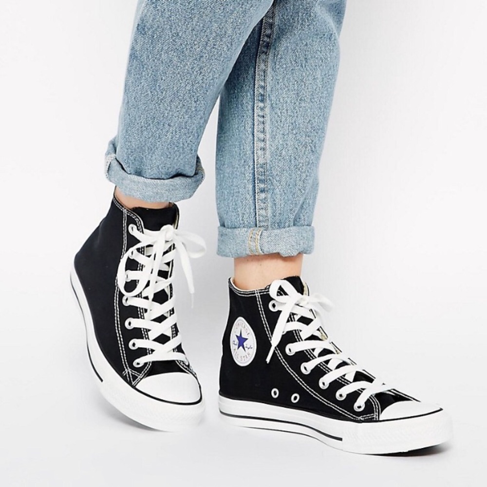 Black and White High Top Converse, like new!! Women 9.5, Mens 7.5 OPEN TO OFFERS